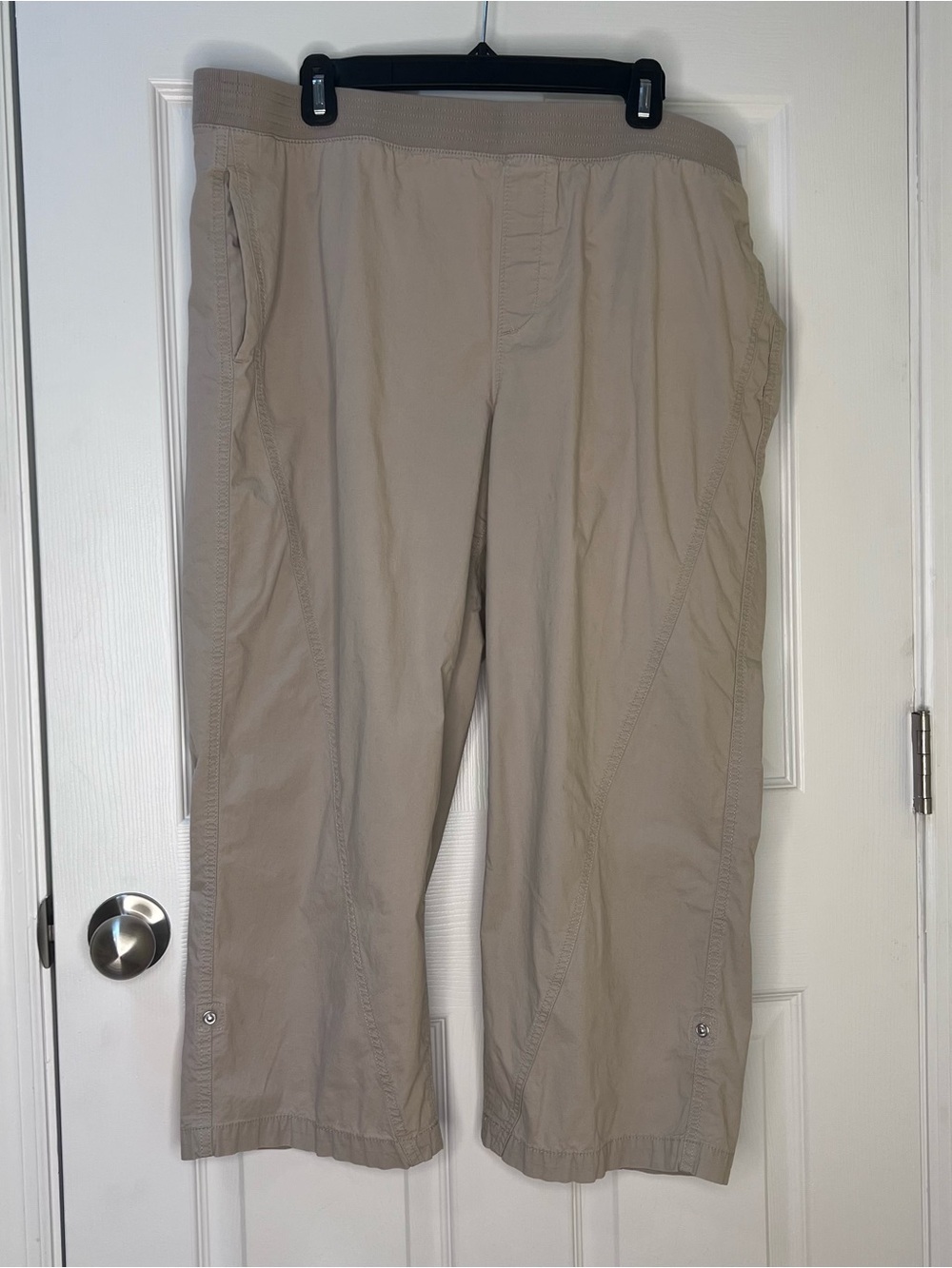 Chico's Women's Pull-On Khaki Color Utility Capri Pants Size 3.5 Travel